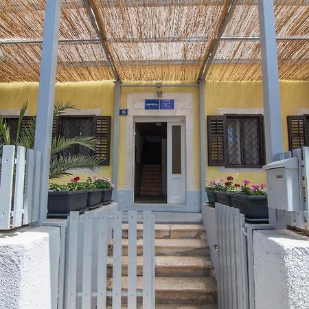 Hostel Flora Mali Lošinj Exteriör bild