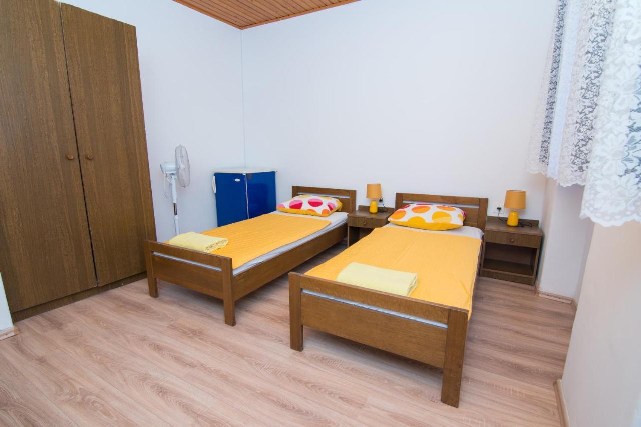 Hostel Flora Mali Lošinj Exteriör bild