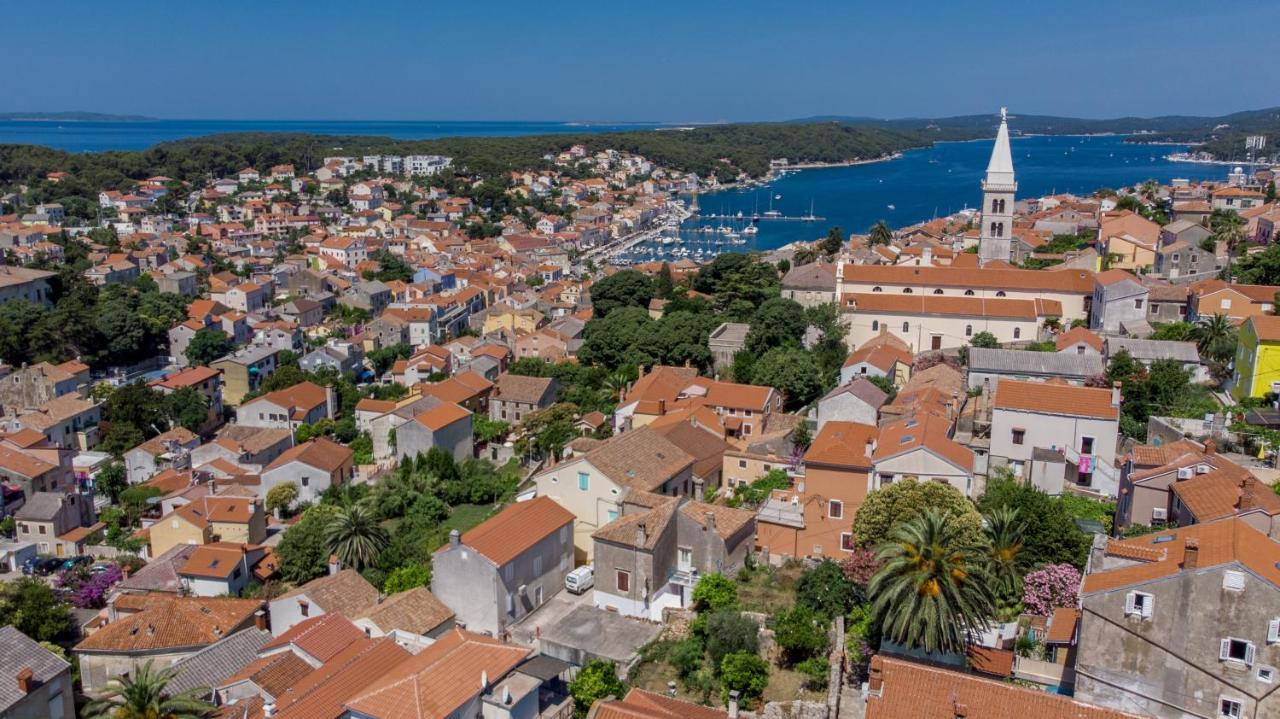Hostel Flora Mali Lošinj Exteriör bild