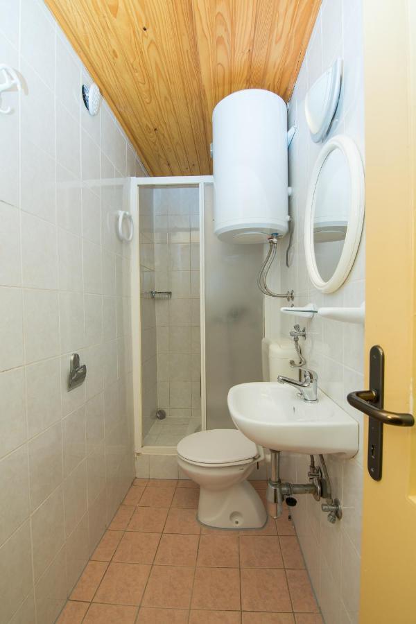 Hostel Flora Mali Lošinj Exteriör bild