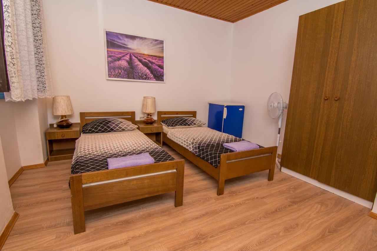 Hostel Flora Mali Lošinj Exteriör bild