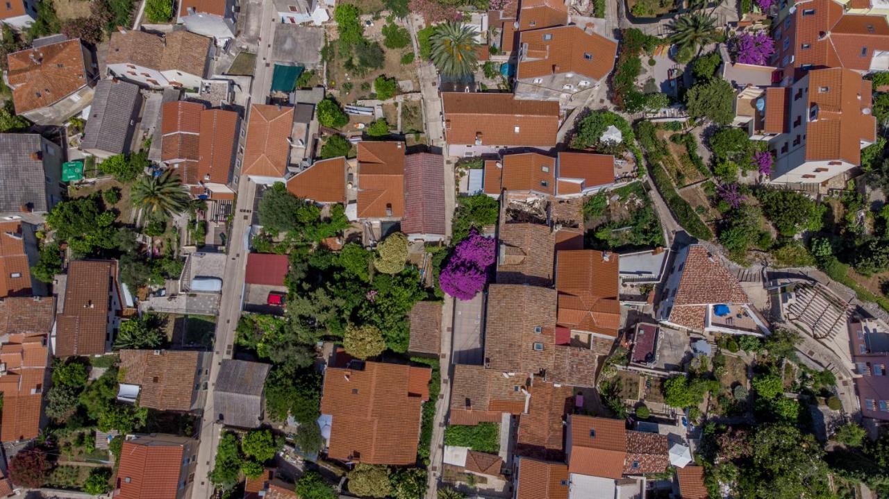 Hostel Flora Mali Lošinj Exteriör bild