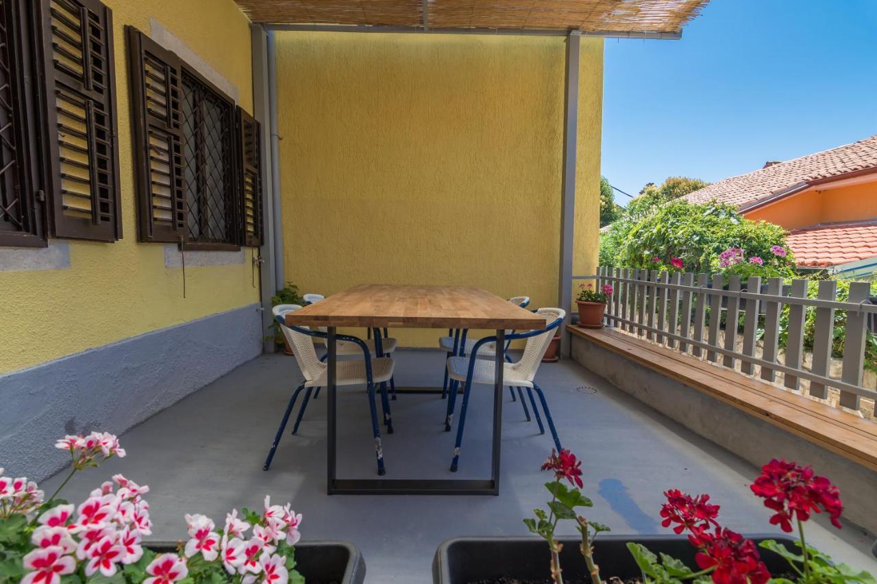 Hostel Flora Mali Lošinj Exteriör bild